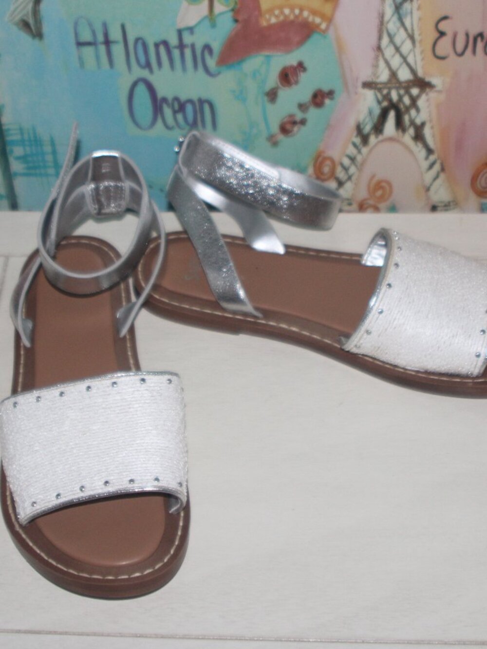 10A   EUC LADIES SARTO SANDALS - 8 - WHITE & SILVER